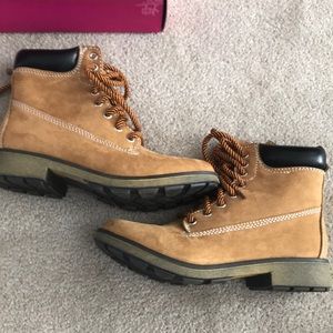 Women’s candies fashion work boots.